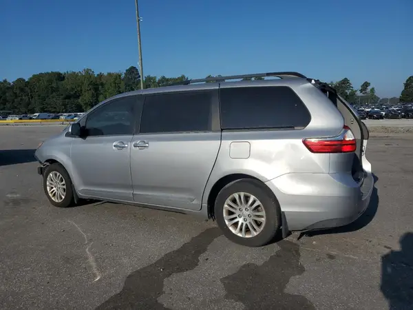 5TDYZ3DC5HS796266 2017 TOYOTA SIENNA - Image 2