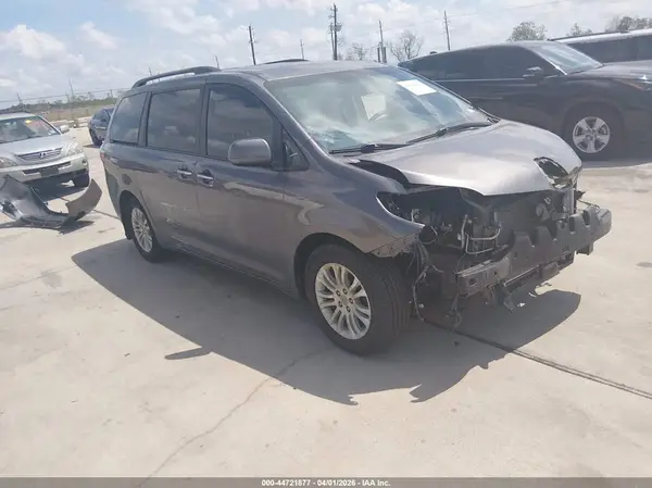 5TDYZ3DC5HS799040 2017 TOYOTA SIENNA - Image 1