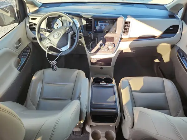 5TDYZ3DC5HS802020 2017 TOYOTA SIENNA - Image 8