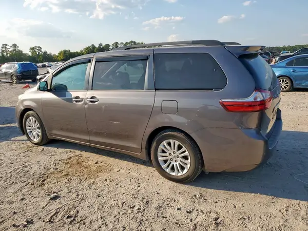 5TDYZ3DC5HS802745 2017 TOYOTA SIENNA - Image 2