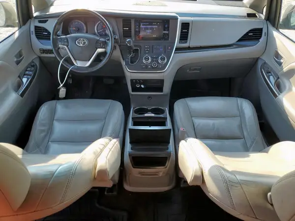 5TDYZ3DC5HS802745 2017 TOYOTA SIENNA - Image 8