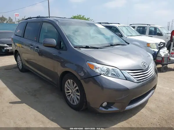 5TDYZ3DC5HS803345 2017 TOYOTA SIENNA - Image 1