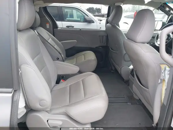 5TDYZ3DC5HS803345 2017 TOYOTA SIENNA - Image 8