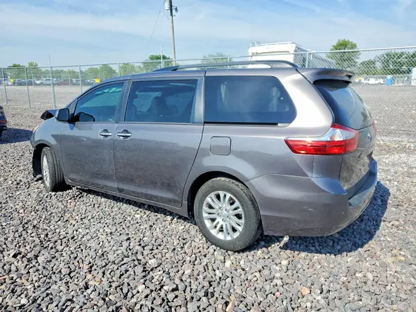 5TDYZ3DC5HS804141 2017 TOYOTA SIENNA - Image 2