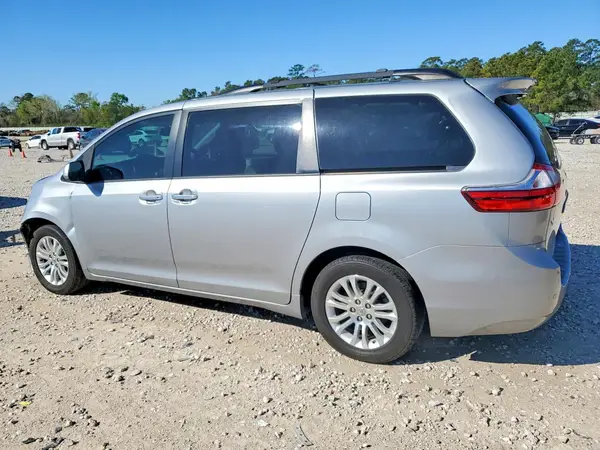5TDYZ3DC5HS808786 2017 TOYOTA SIENNA - Image 2