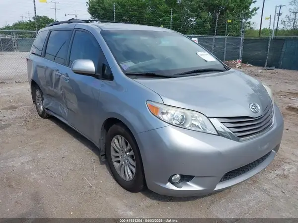 5TDYZ3DC5HS809534 2017 TOYOTA SIENNA - Image 1