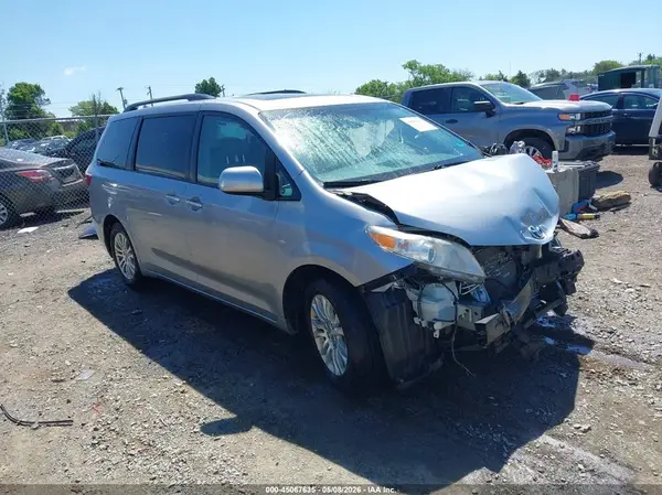 5TDYZ3DC5HS809839 2017 TOYOTA SIENNA - Image 1