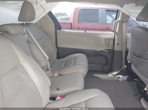 5TDYZ3DC5HS809971 2017 TOYOTA SIENNA - Image 8