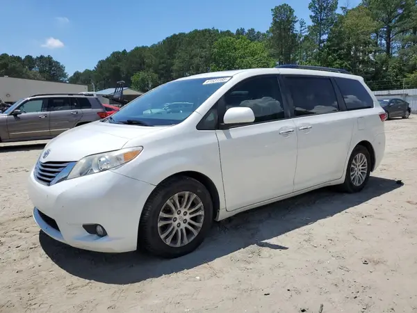 5TDYZ3DC5HS810893 2017 TOYOTA SIENNA - Image 1