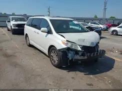 5TDYZ3DC5HS811932 2017 TOYOTA SIENNA