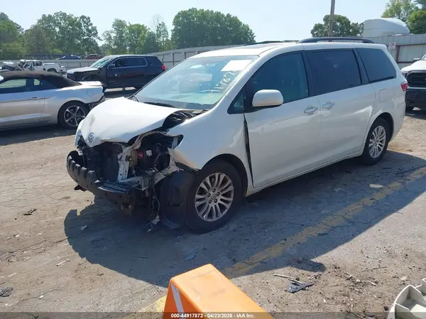 5TDYZ3DC5HS811932 2017 TOYOTA SIENNA - Image 2