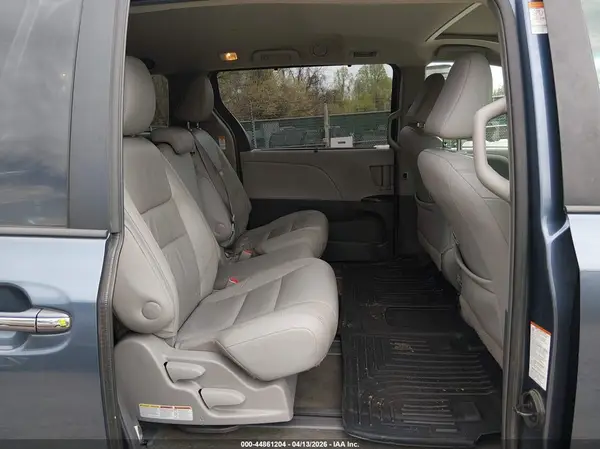 5TDYZ3DC5HS813213 2017 TOYOTA SIENNA - Image 8