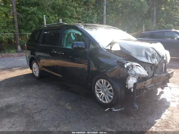 5TDYZ3DC5HS813809 2017 TOYOTA SIENNA - Image 1
