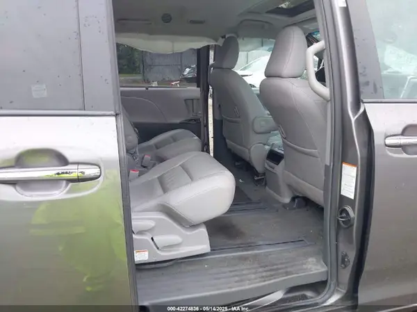 5TDYZ3DC5HS817875 2017 TOYOTA SIENNA - Image 8