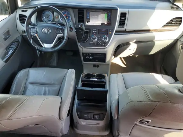 5TDYZ3DC5HS825779 2017 TOYOTA SIENNA - Image 8
