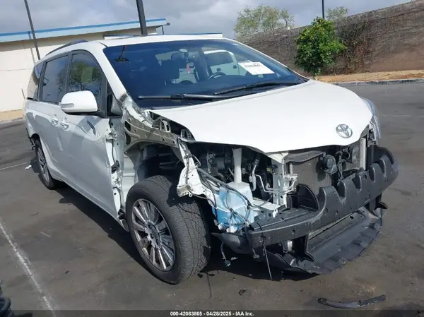 5TDYZ3DC5HS826348 2017 TOYOTA SIENNA - Image 1