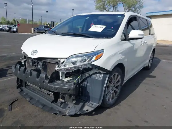 5TDYZ3DC5HS826348 2017 TOYOTA SIENNA - Image 2