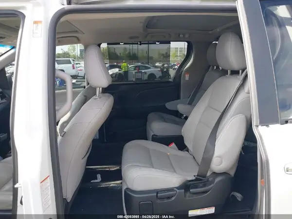 5TDYZ3DC5HS826348 2017 TOYOTA SIENNA - Image 8
