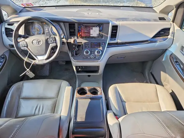 5TDYZ3DC5HS829752 2017 TOYOTA SIENNA - Image 8