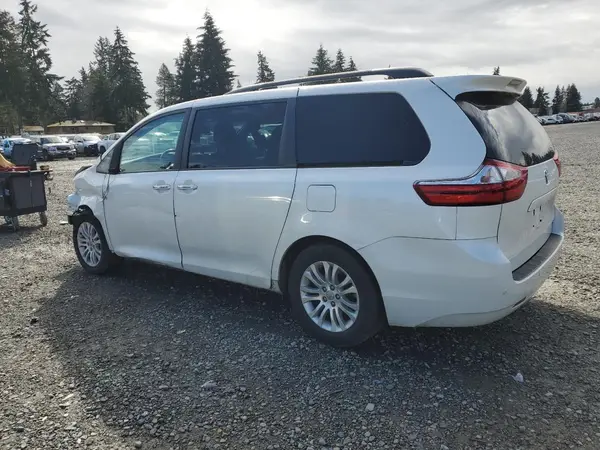 5TDYZ3DC5HS830688 2017 TOYOTA SIENNA - Image 2