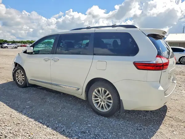 5TDYZ3DC5HS832862 2017 TOYOTA SIENNA - Image 2