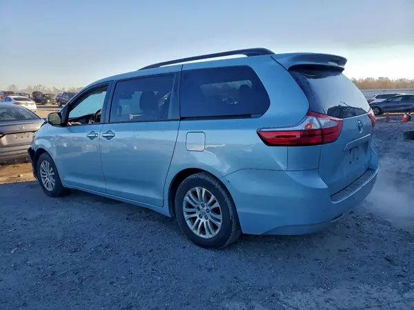 5TDYZ3DC5HS835969 2017 TOYOTA SIENNA - Image 2