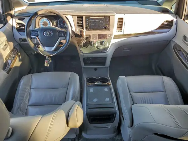 5TDYZ3DC5HS835969 2017 TOYOTA SIENNA - Image 8