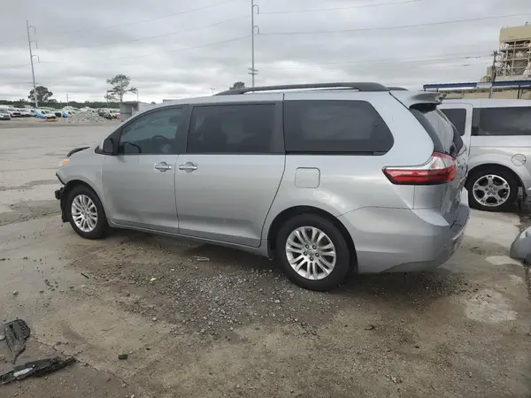 5TDYZ3DC5HS836006 2017 TOYOTA SIENNA - Image 2