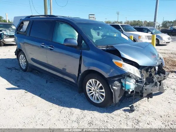 5TDYZ3DC5HS848253 2017 TOYOTA SIENNA - Image 1