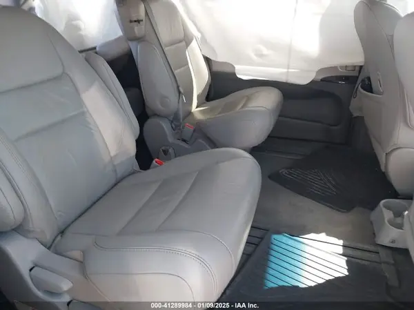 5TDYZ3DC5HS848253 2017 TOYOTA SIENNA - Image 8