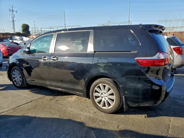 5TDYZ3DC5HS848267 2017 TOYOTA SIENNA - Image 2
