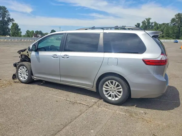 5TDYZ3DC5HS850438 2017 TOYOTA SIENNA - Image 2