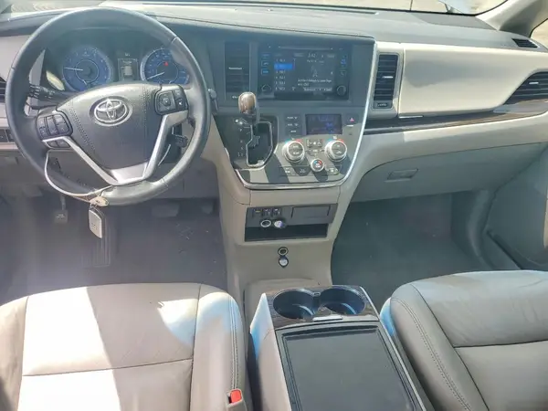 5TDYZ3DC5HS850438 2017 TOYOTA SIENNA - Image 8