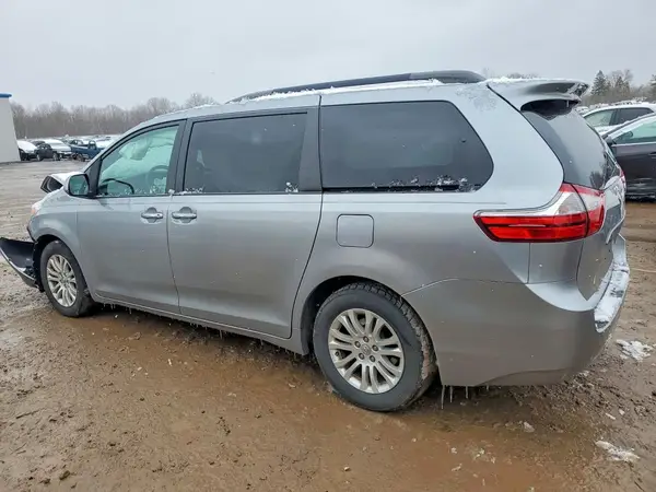 5TDYZ3DC5HS853548 2017 TOYOTA SIENNA - Image 2