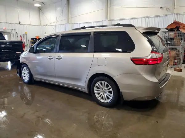 5TDYZ3DC5HS857793 2017 TOYOTA SIENNA - Image 2