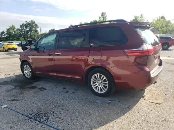 5TDYZ3DC5HS858121 2017 TOYOTA SIENNA - Image 2