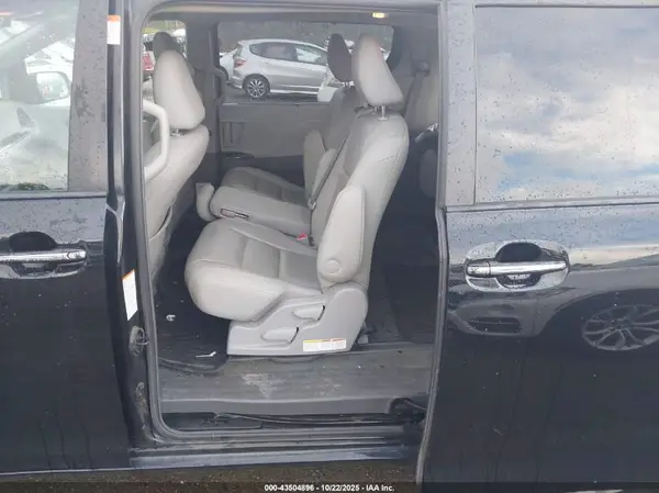 5TDYZ3DC5HS862427 2017 TOYOTA SIENNA - Image 8