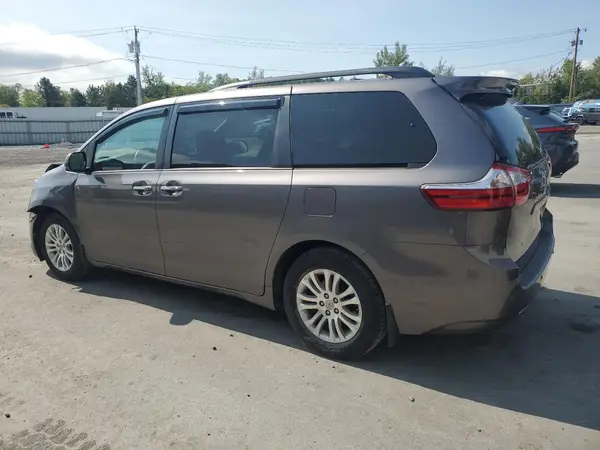 5TDYZ3DC5HS863853 2017 TOYOTA SIENNA - Image 2