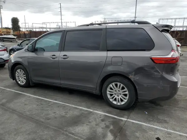5TDYZ3DC5HS865344 2017 TOYOTA SIENNA - Image 2