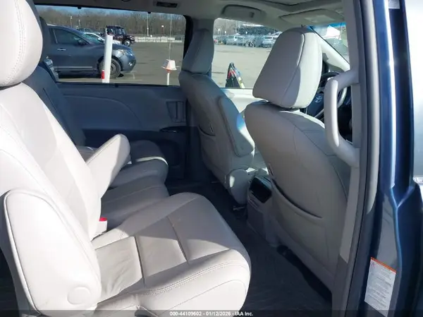 5TDYZ3DC5HS865506 2017 TOYOTA SIENNA - Image 8