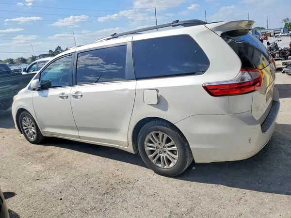 5TDYZ3DC5HS866297 2017 TOYOTA SIENNA - Image 2