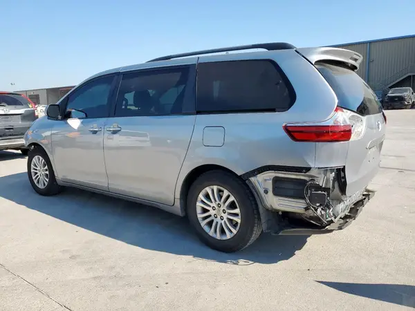 5TDYZ3DC5HS866686 2017 TOYOTA SIENNA - Image 2