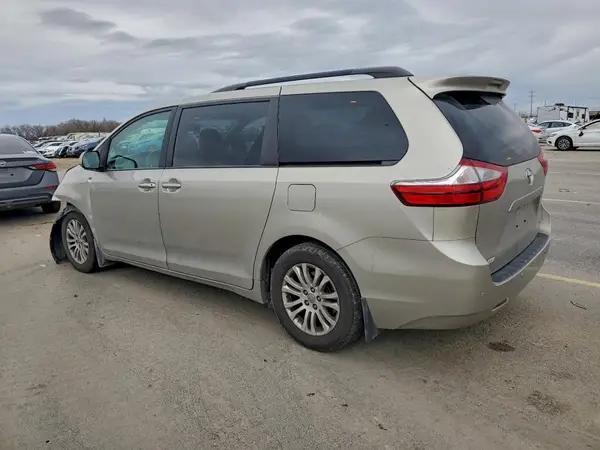 5TDYZ3DC5HS868115 2017 TOYOTA SIENNA - Image 2