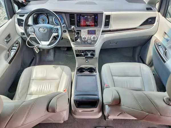 5TDYZ3DC5HS869183 2017 TOYOTA SIENNA - Image 8