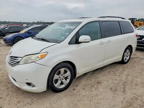 5TDYZ3DC5HS870415 2017 TOYOTA SIENNA - Image 1