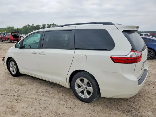 5TDYZ3DC5HS870415 2017 TOYOTA SIENNA - Image 2
