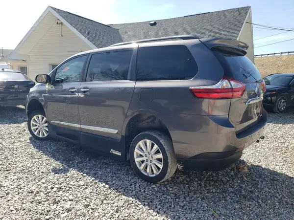 5TDYZ3DC5HS871225 2017 TOYOTA SIENNA - Image 2