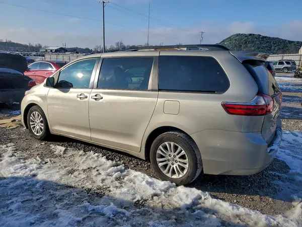 5TDYZ3DC5HS871788 2017 TOYOTA SIENNA - Image 2
