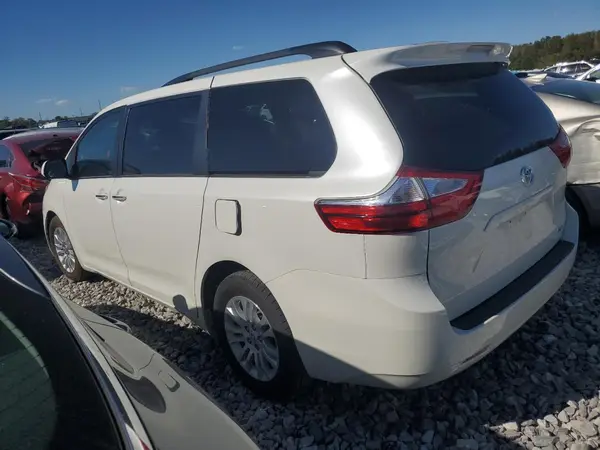 5TDYZ3DC5HS872164 2017 TOYOTA SIENNA - Image 2