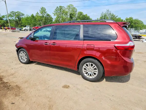 5TDYZ3DC5HS875906 2017 TOYOTA SIENNA - Image 2